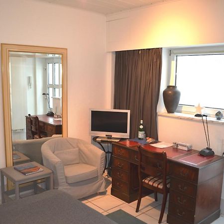 Av No.1 Apartment Dusseldorf Bagian luar foto