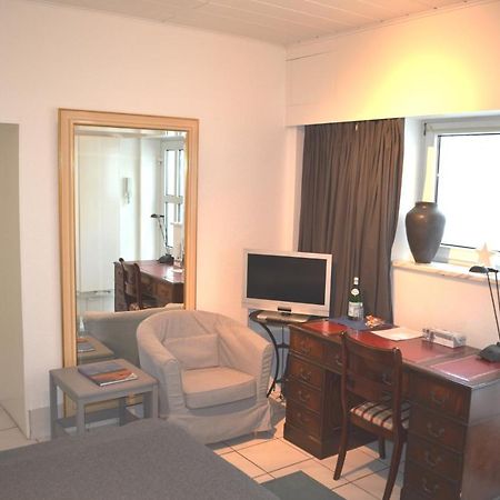 Av No.1 Apartment Dusseldorf Bagian luar foto