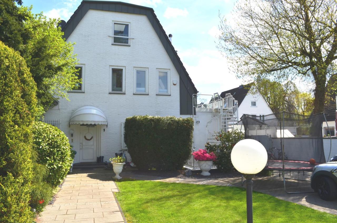 Av No.1 Apartment Dusseldorf Bagian luar foto