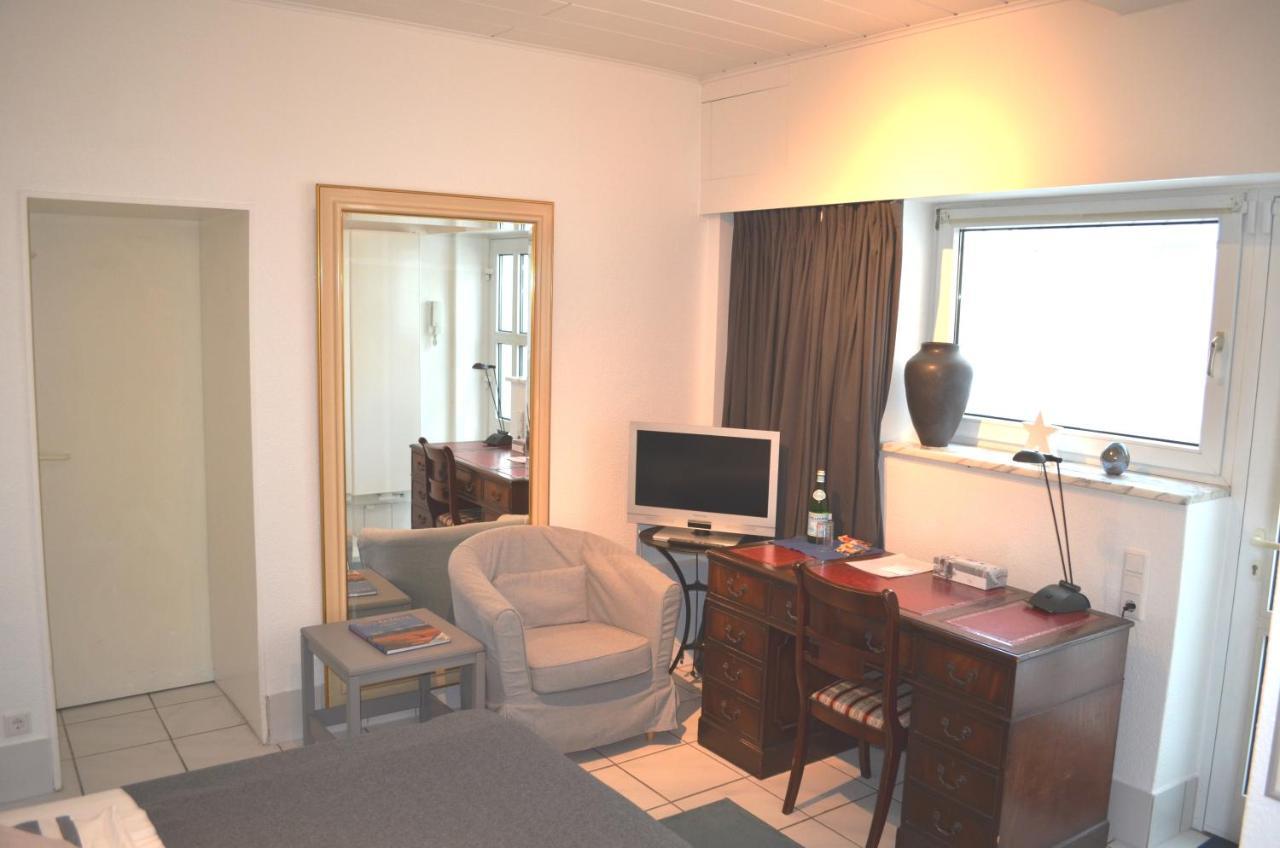 Av No.1 Apartment Dusseldorf Bagian luar foto