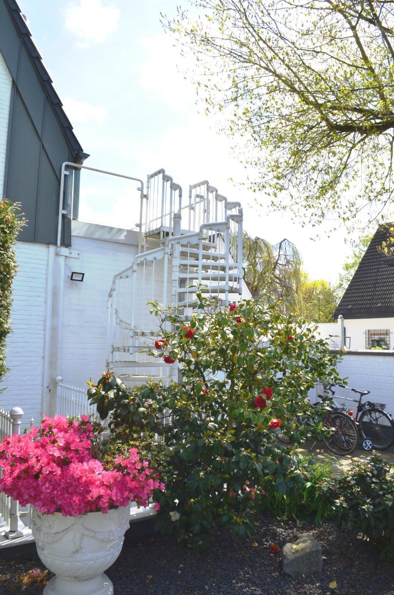 Av No.1 Apartment Dusseldorf Bagian luar foto